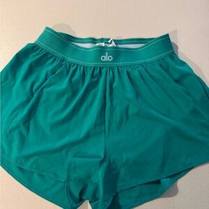 ALO Yoga Match Point Women's Green Shorts